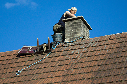 Mason in Rockland County repairing a chimney